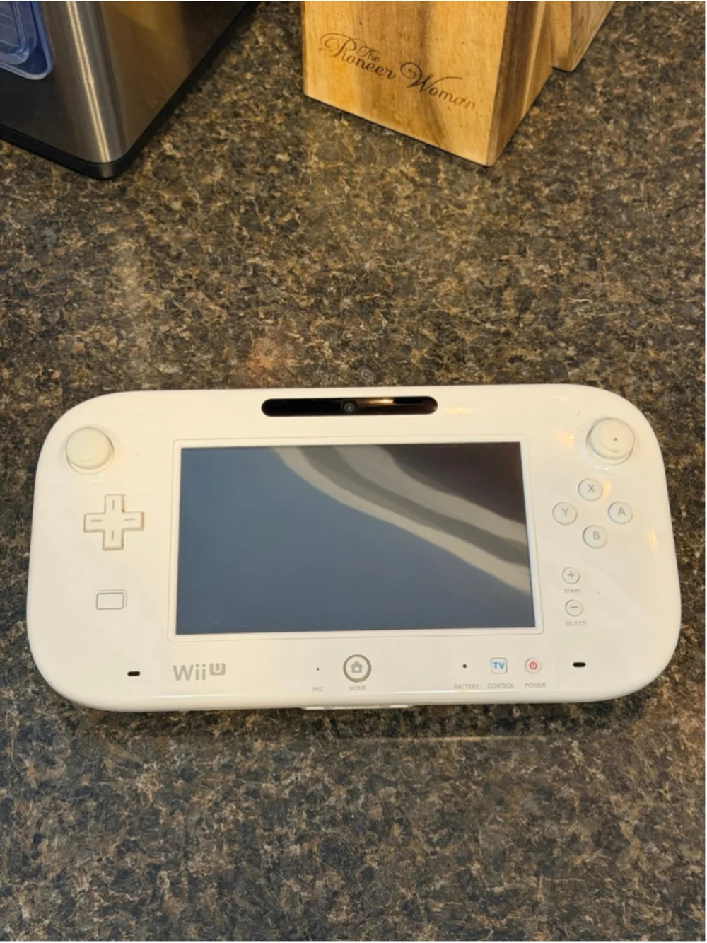 Like New Nintendo White Wii U Basic Set 8GB Console with Gamepad